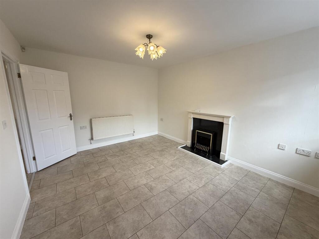 2 bedroom maisonette for rent