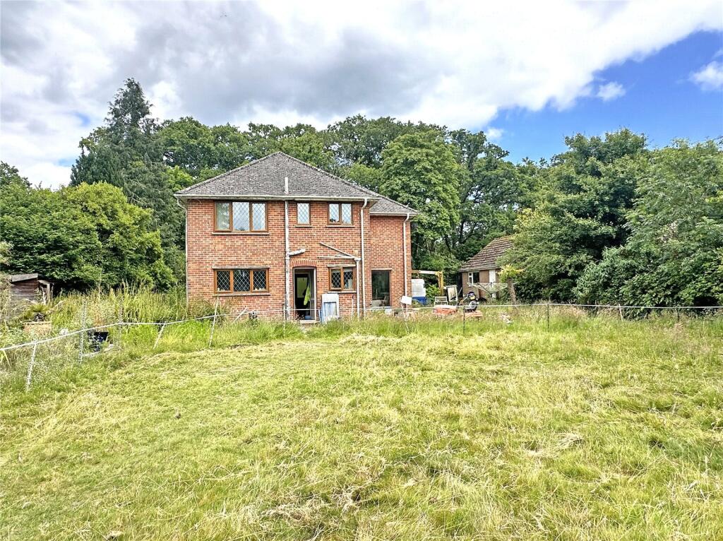 Main image of property: Fernhill Lane, New Milton, Hampshire, BH25