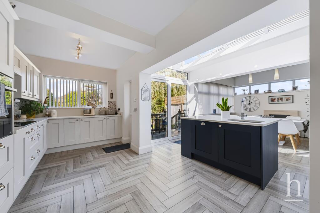 House in Wirral, Liverpool City Region - View 4