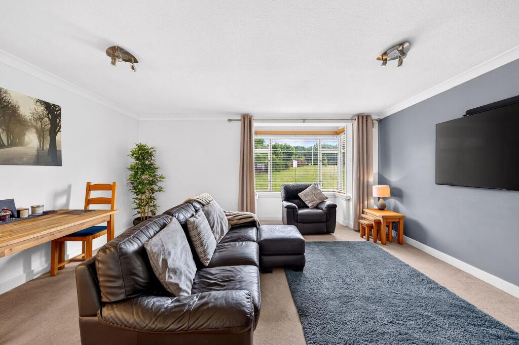 Apartment in Edinburgh, East Craigs - View 5