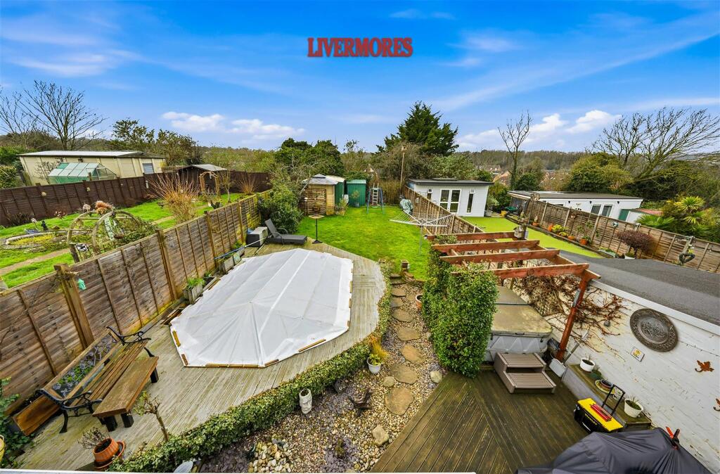 Heathview Avenue, Crayford, Dartford photo 4