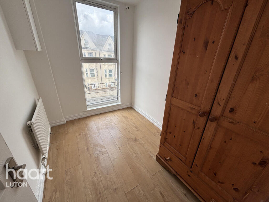 Apartment in Luton - View 5