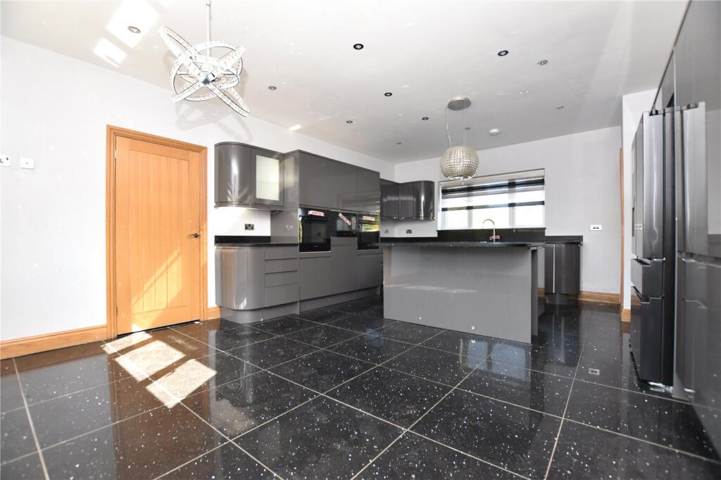 Broadway House, Wakefield Road, Drighlington, Bradford, West Yorkshire - View 3