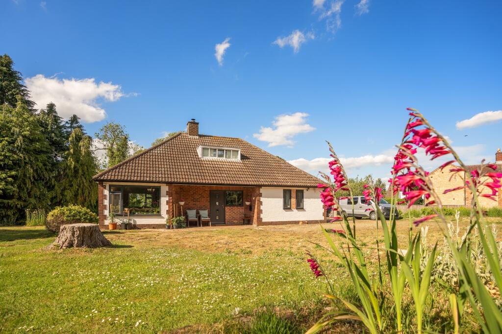 Main image of property: Ballinure High Street, Snitterby, Snitterby, Gainsborough