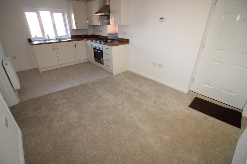 Apartment in Newport, Liswerry - View 3