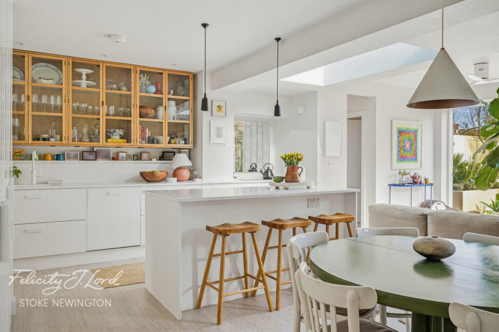 Main image of property: Green Lanes, London N4