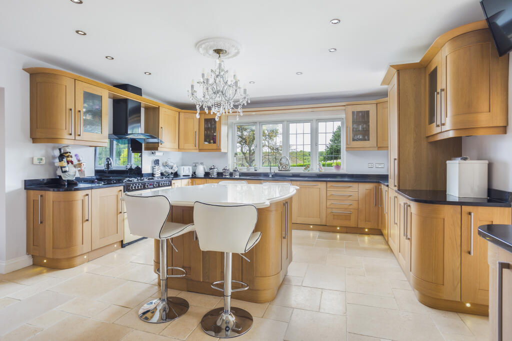 Swindon Lane, Cheltenham, GL50 photo 4