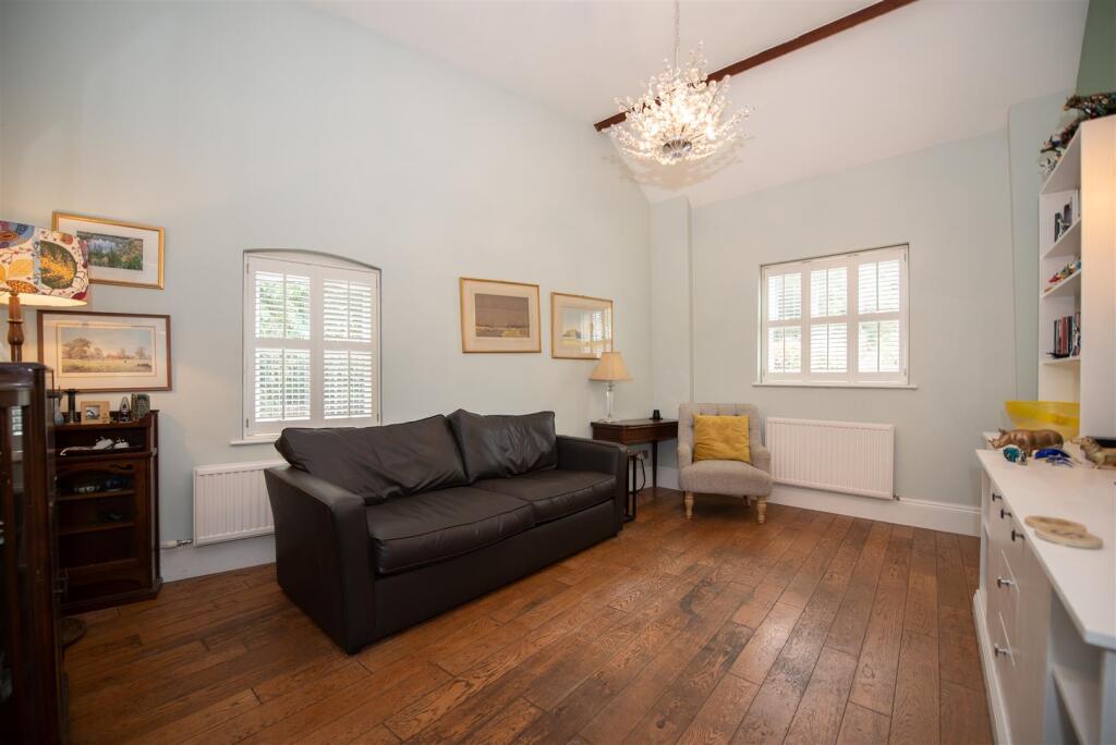 House in Gedling, Woodborough - More
