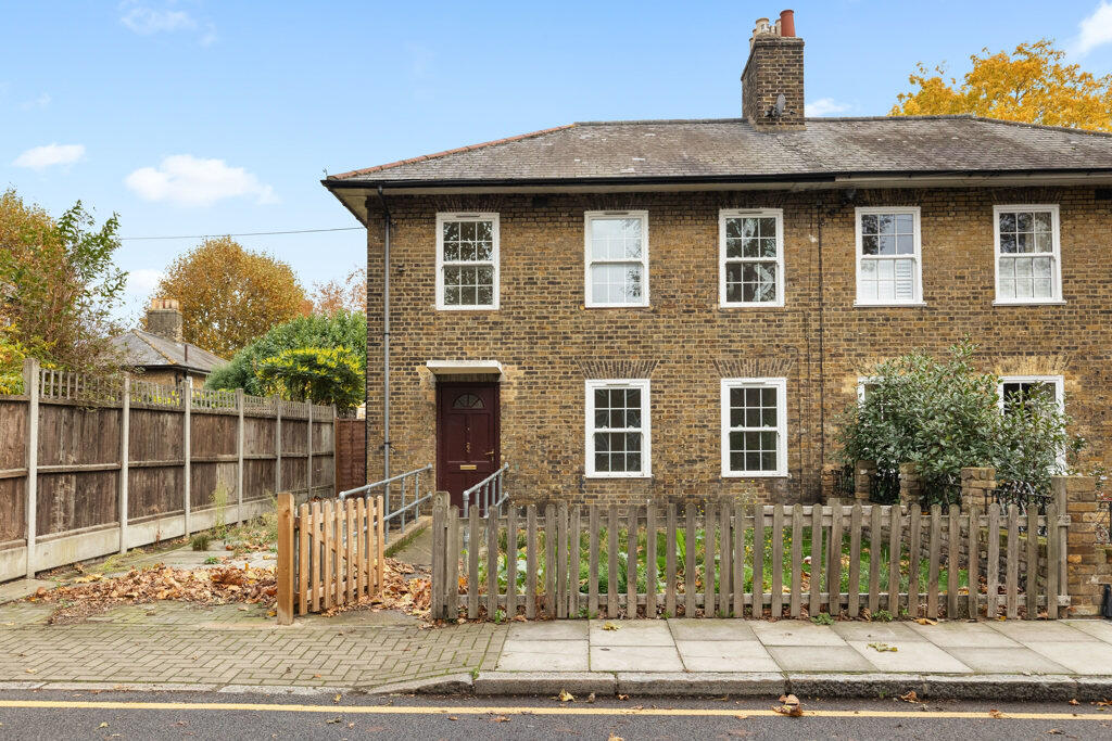 Main image of property: MacQuarie Way, London, Greater London, E14 3AU