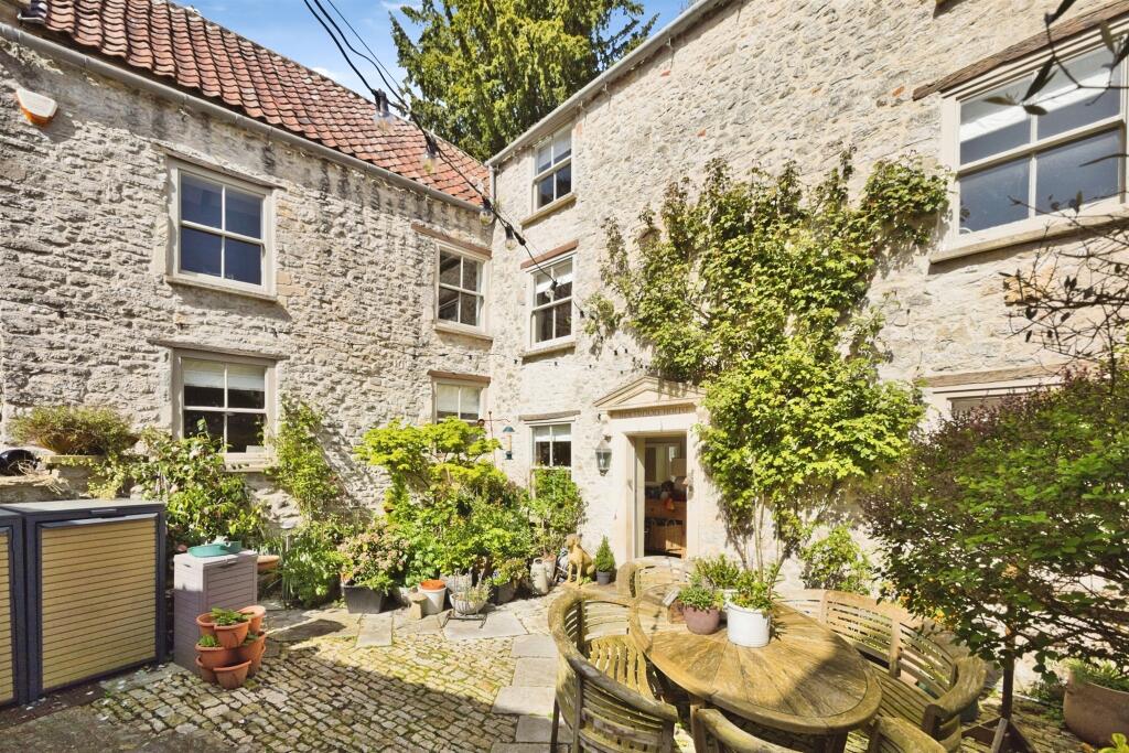 Main image of property: Leg Square, Shepton Mallet