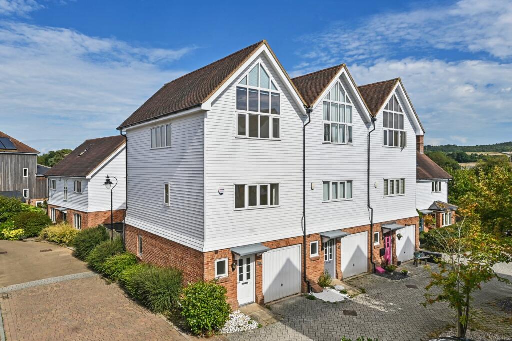 3-bed semi-detached on Havillands Place, Wye, Kent, TN25, £450,000