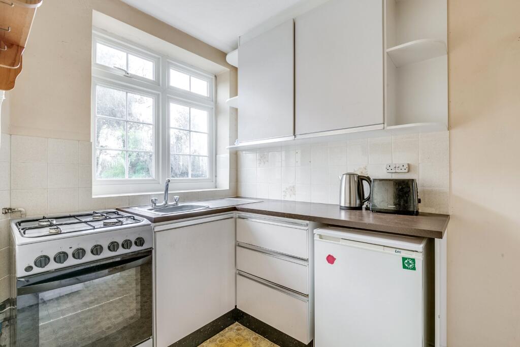 Barleycroft Road, Welwyn Garden City, Hertfordshire, AL8 6JX - View 6