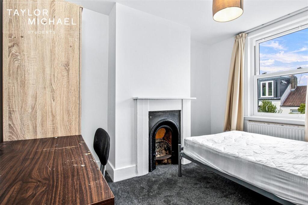 4 bedroom terraced house for rent