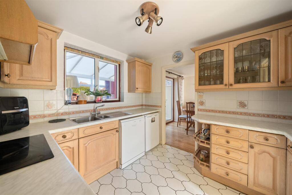 Tilehouse Way, Denham, photo 4