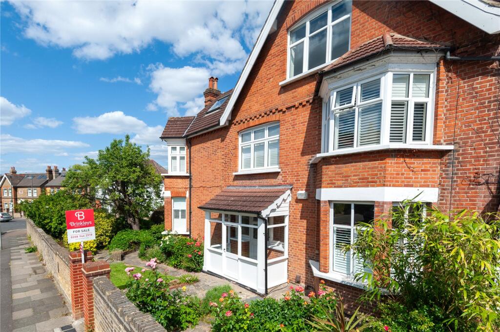 1-bed flat on Vineyard Hill Road, Wimbledon Park, SW19, £350,000