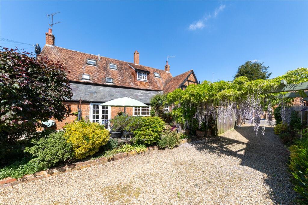 Silver Street, Newport Pagnell, Buckinghamshire, MK16 photo 3
