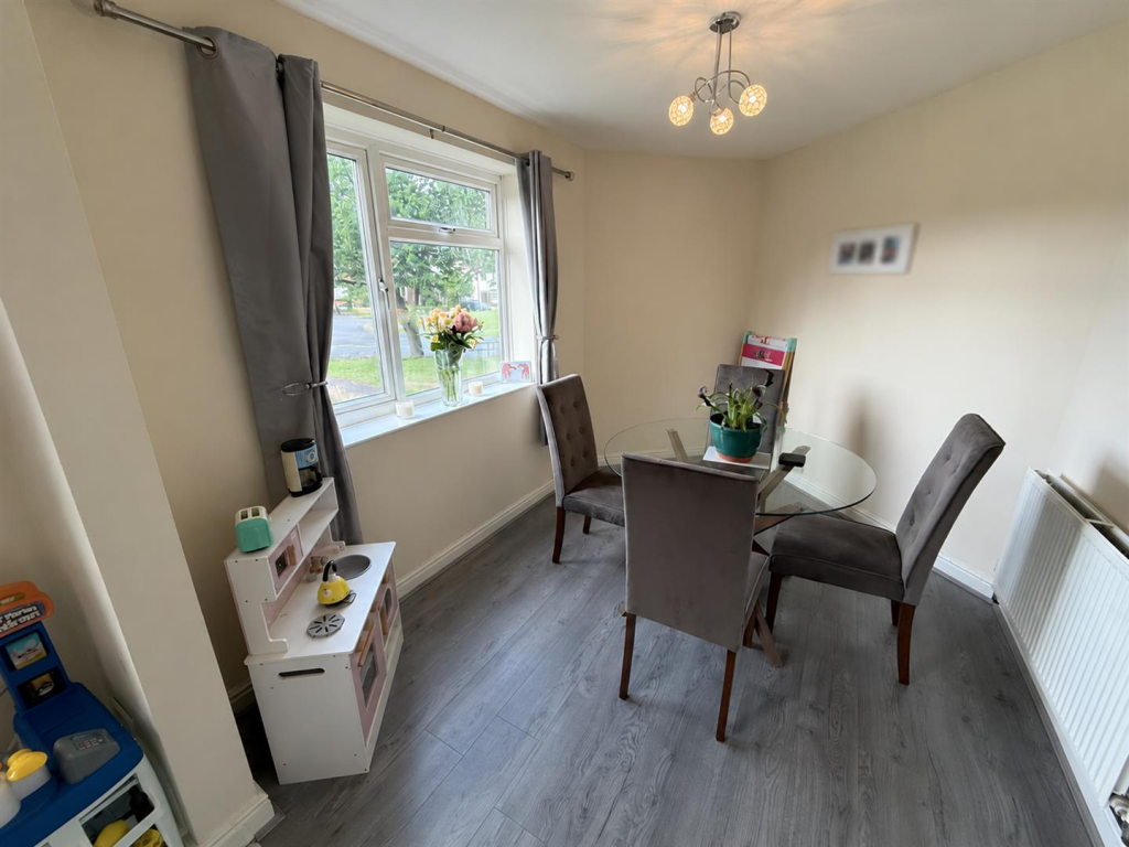 Maynard Avenue, Norton, Stourbridge, DY8 3EE photo 4