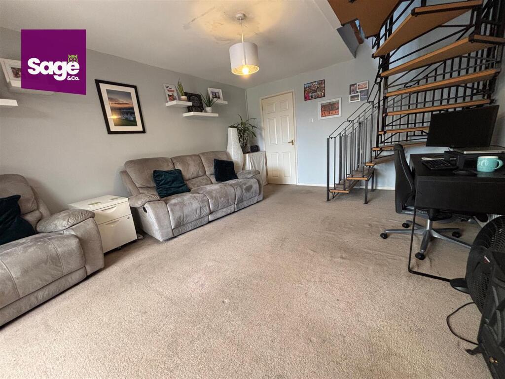 House in Newport - View 4
