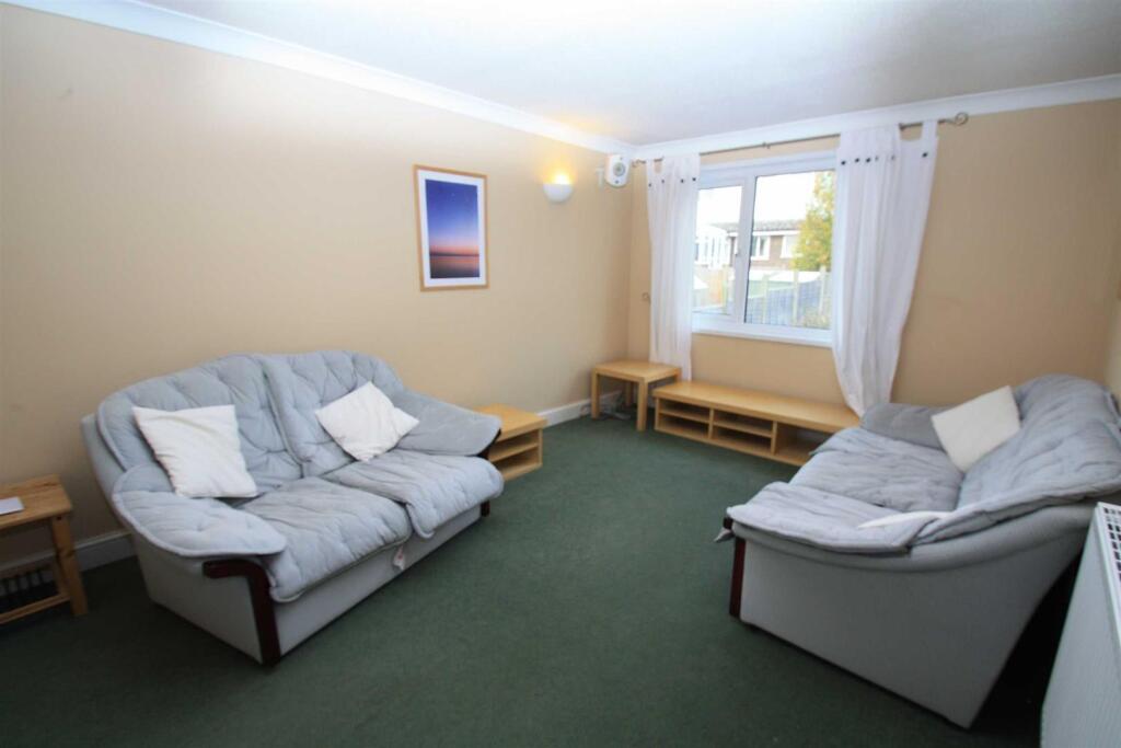 Apartment in Hemel Hempstead - View 2