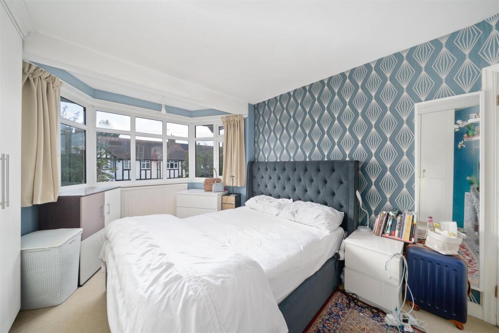 House in Sutton - View 5