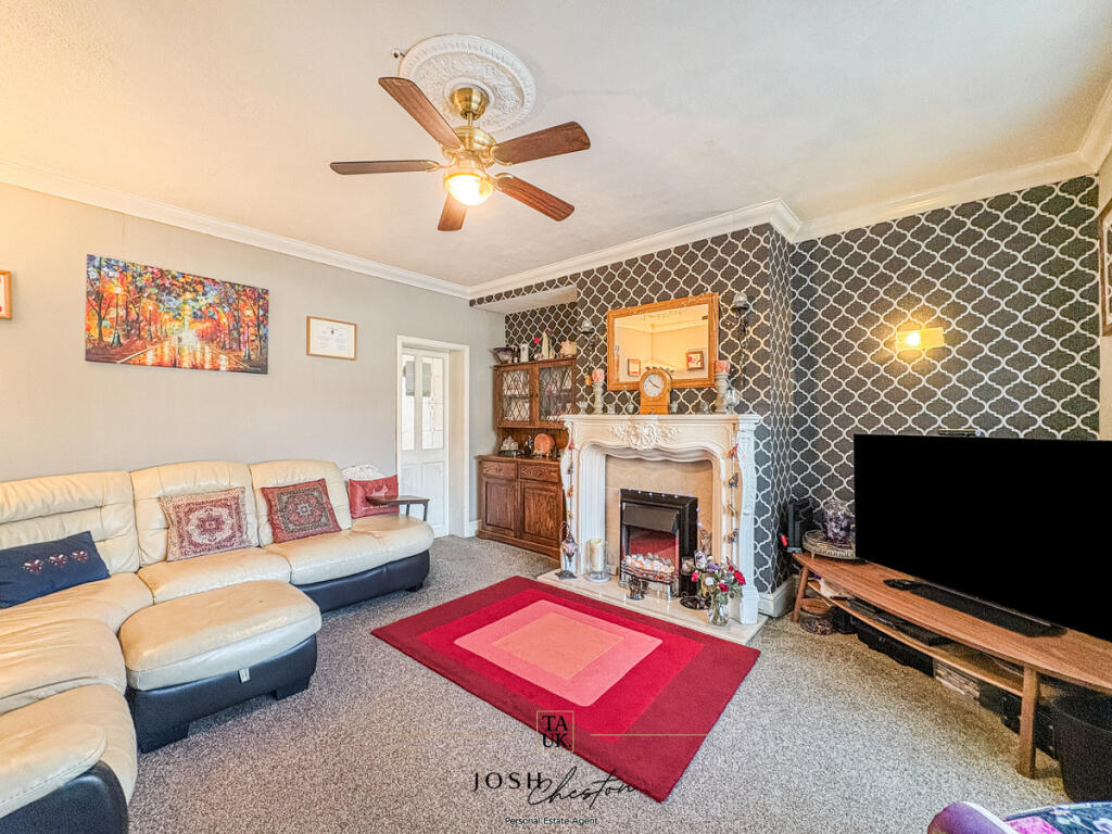 Larchview Road, Middleton, M24 photo 4