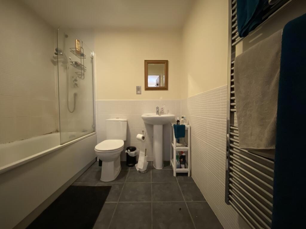 Apartment in Cardiff, Grangetown - View 5