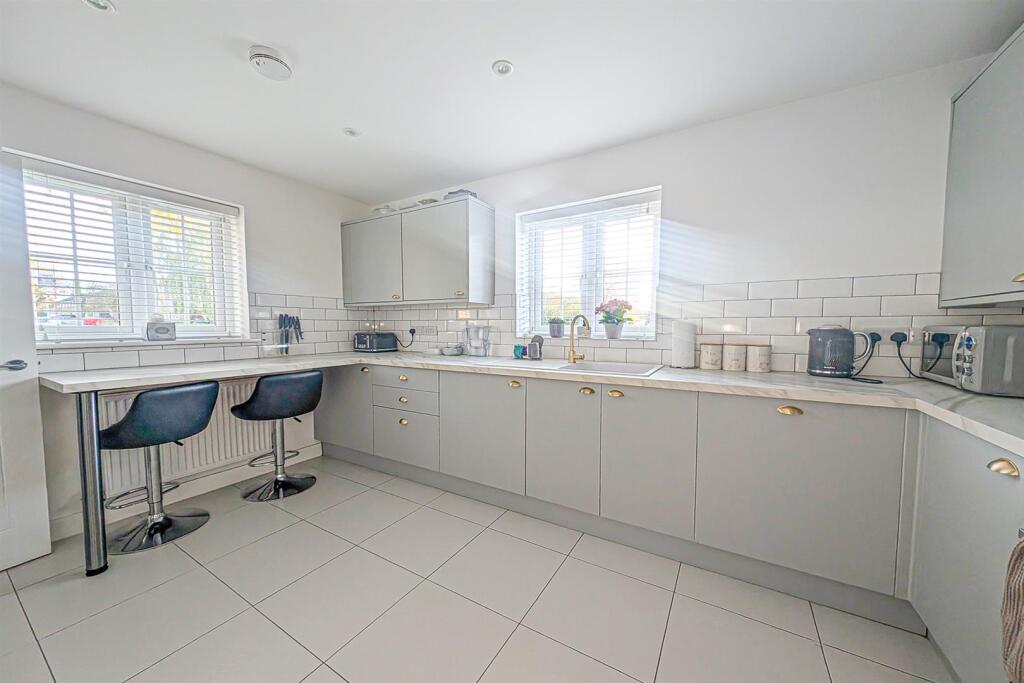 114, Valley Way, Newmarket, Suffolk, CB8 0QQ photo 4