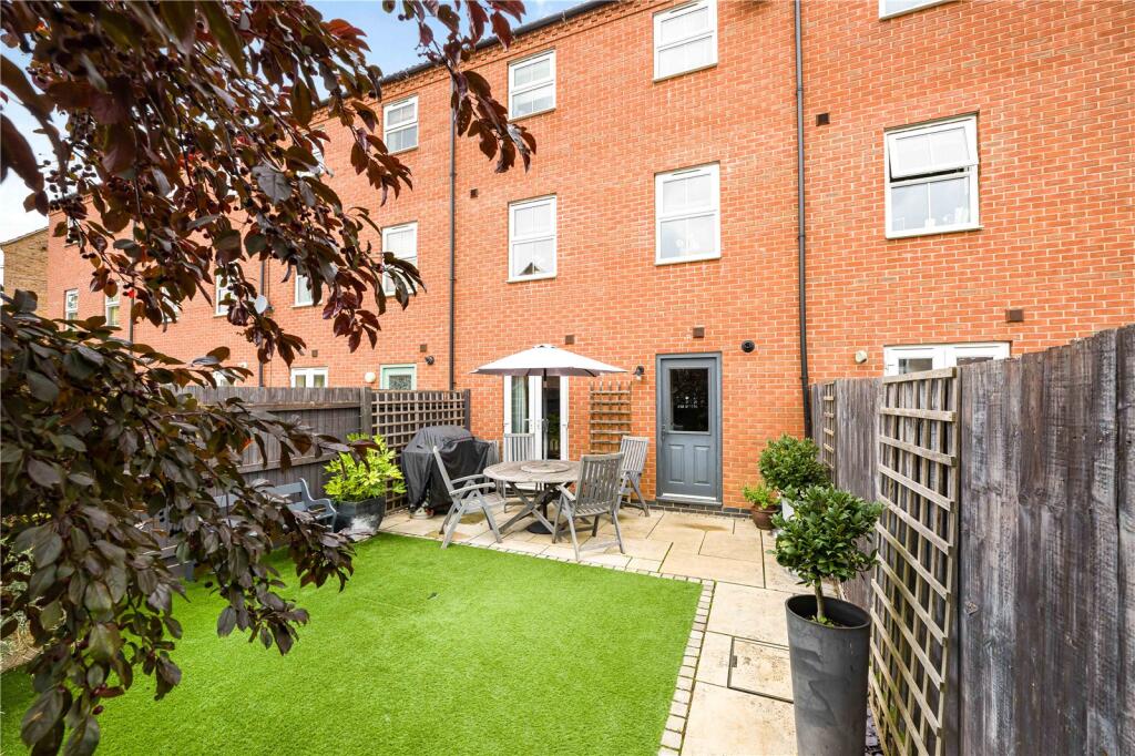 House in Nottingham - View 4