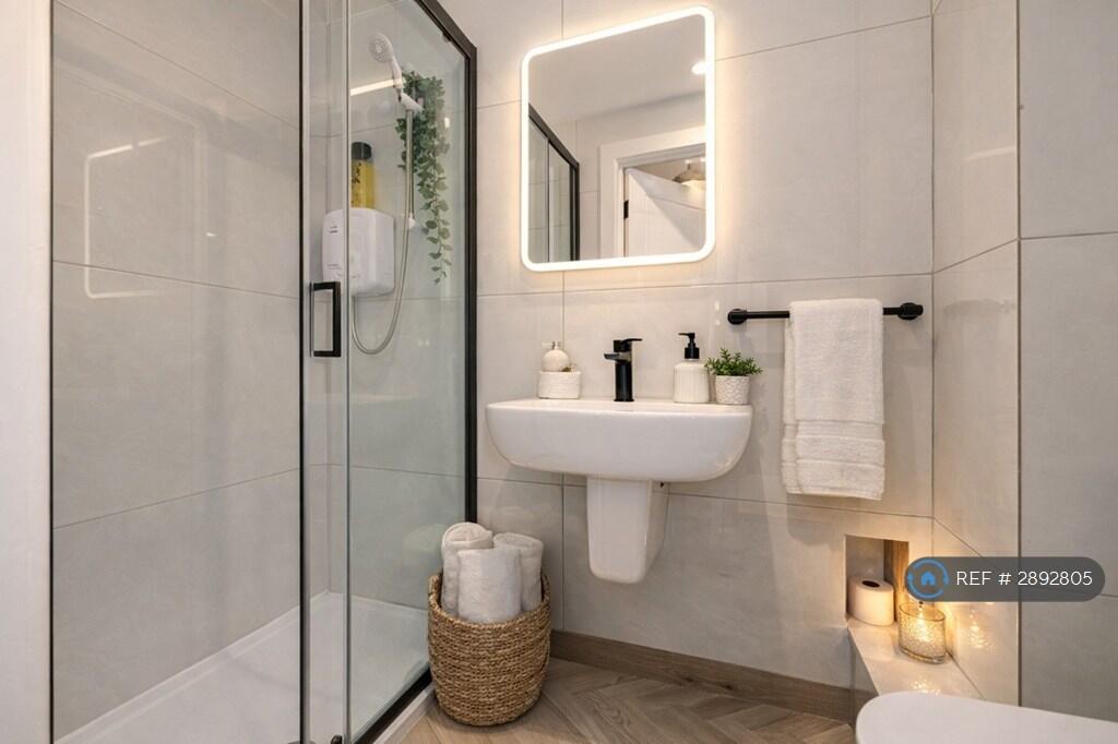 Apartment in Newcastle upon Tyne - View 5