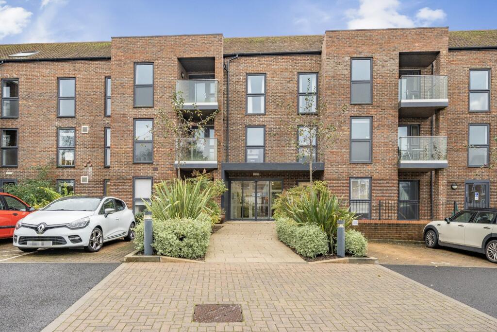 2-bed house on Lower Turk Street, Alton, Hampshire, GU34, £240,000