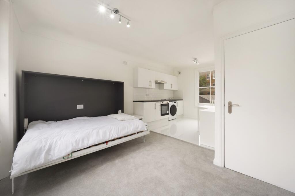 Apartment in London - More