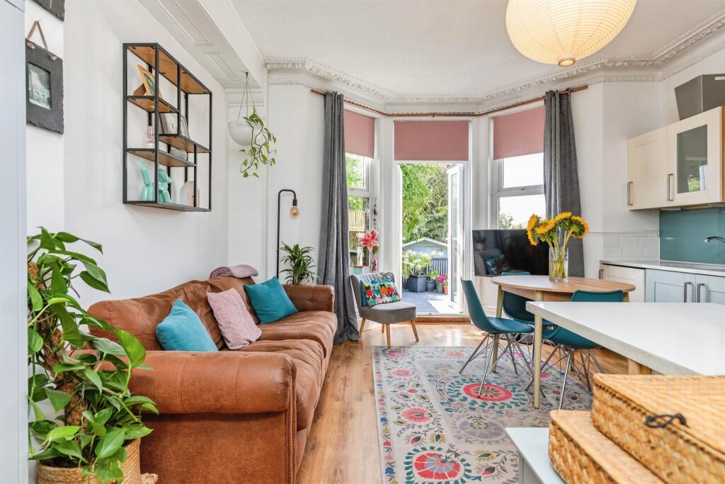 Apartment in Hastings, East Sussex - View 4