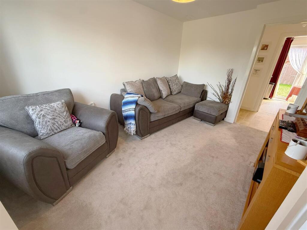 Barclay Close, Wellesbourne - View 2