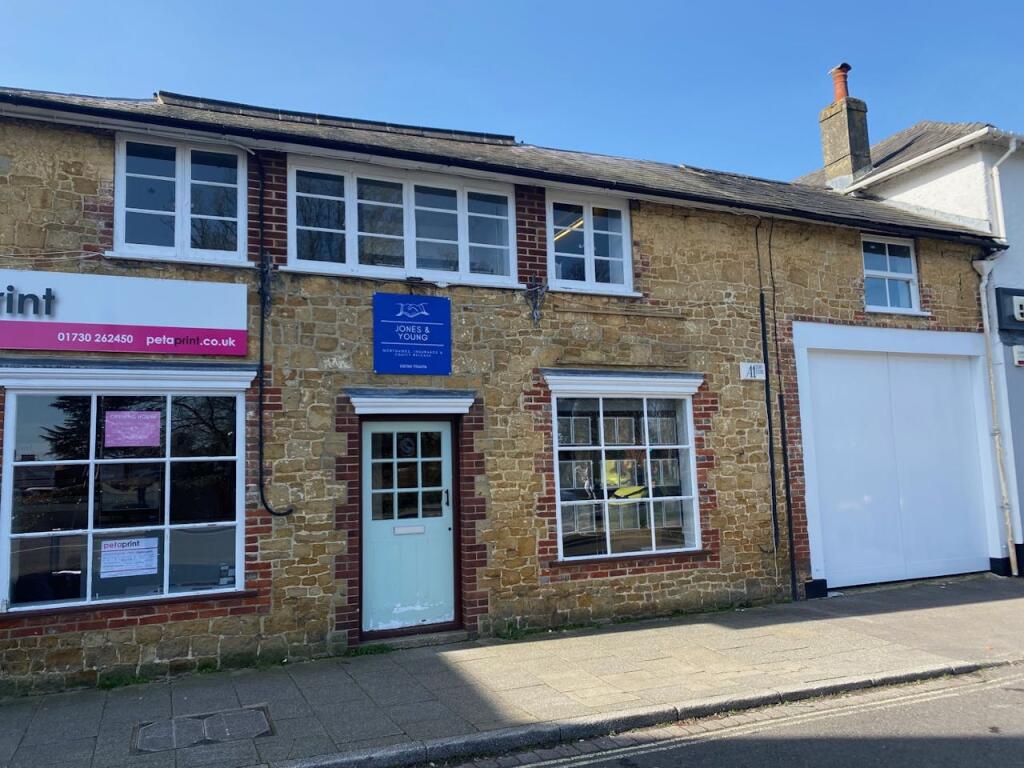 Main image of property: 16 College Street, Petersfield, GU31 4AD