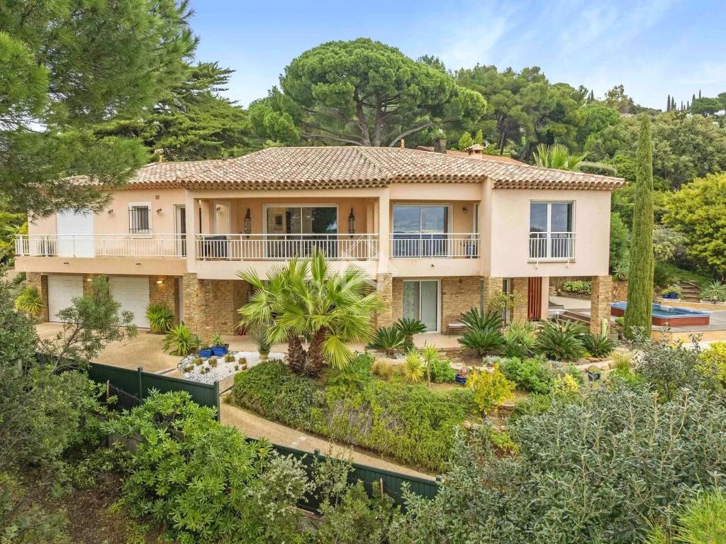 Main image of property: Provence-Alps-Cote d`Azur, Var, Le Lavandou