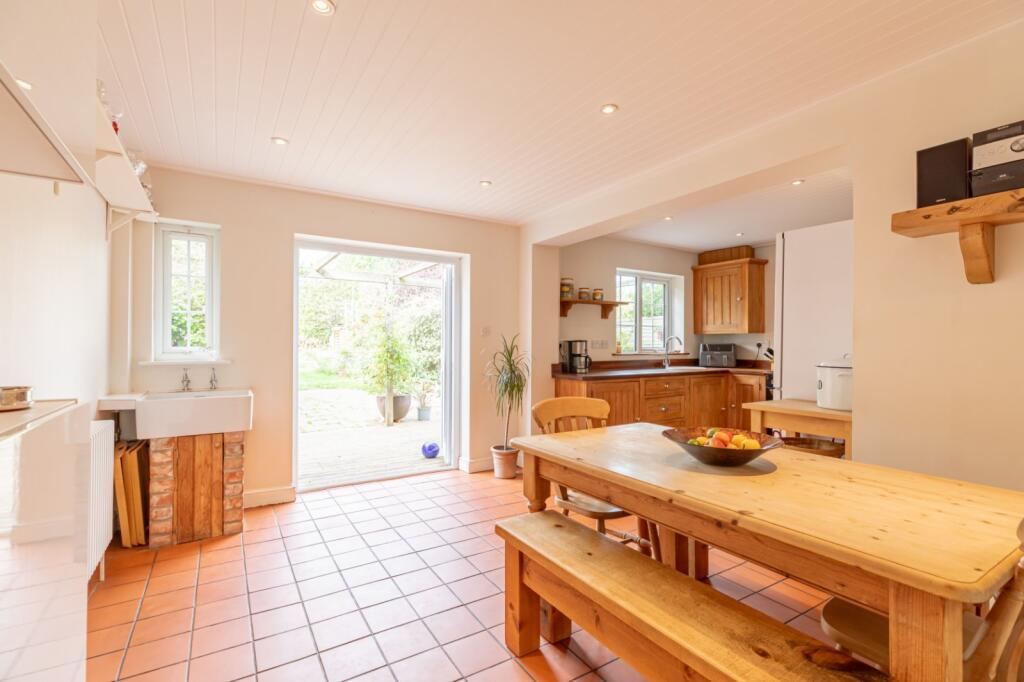Northfield Road, Thatcham, Berkshire, RG18 photo 2