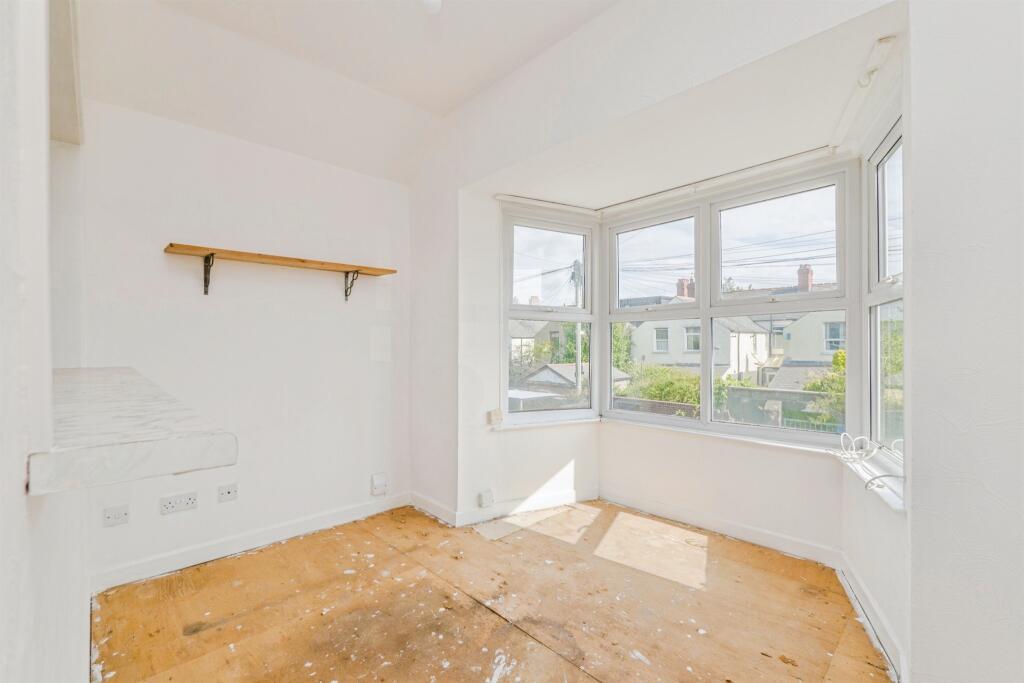 Apartment in Cardiff, Roath - View 3