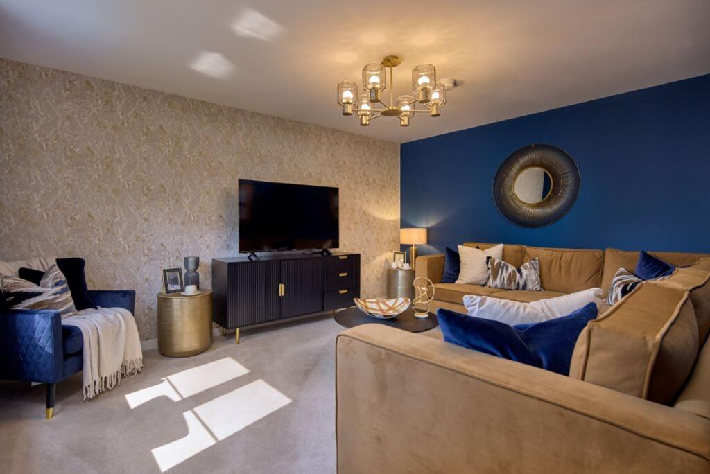 House in Nuneaton and Bedworth, Warwickshire - More