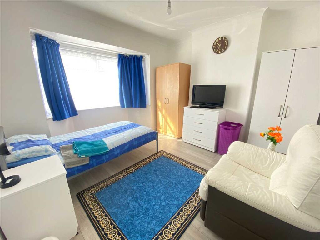 Main image of property: Hill Rise, Greenford, Greenford