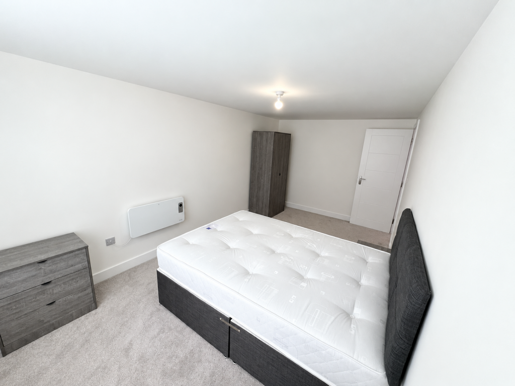 Apartment in Salford, Seedley - More