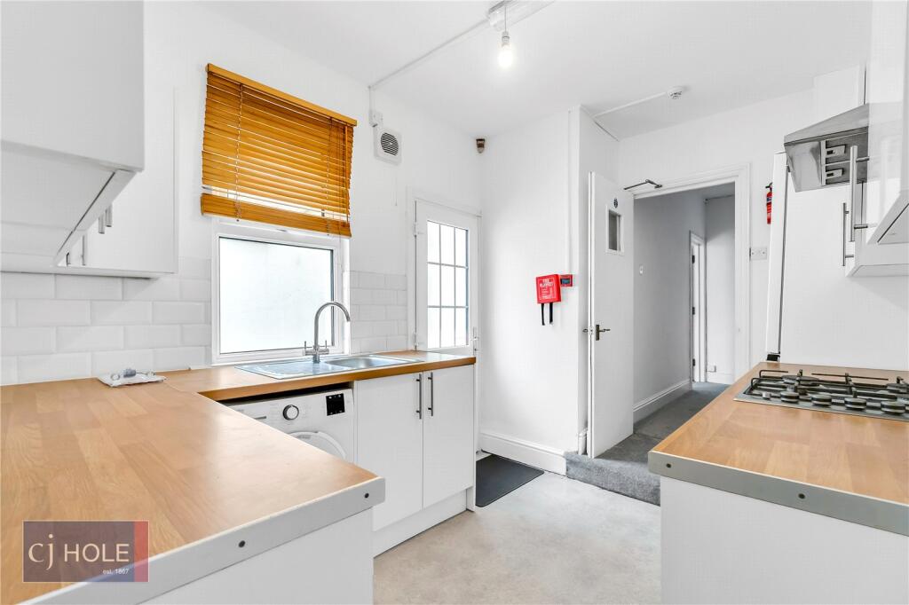 5 bedroom terraced house for rent