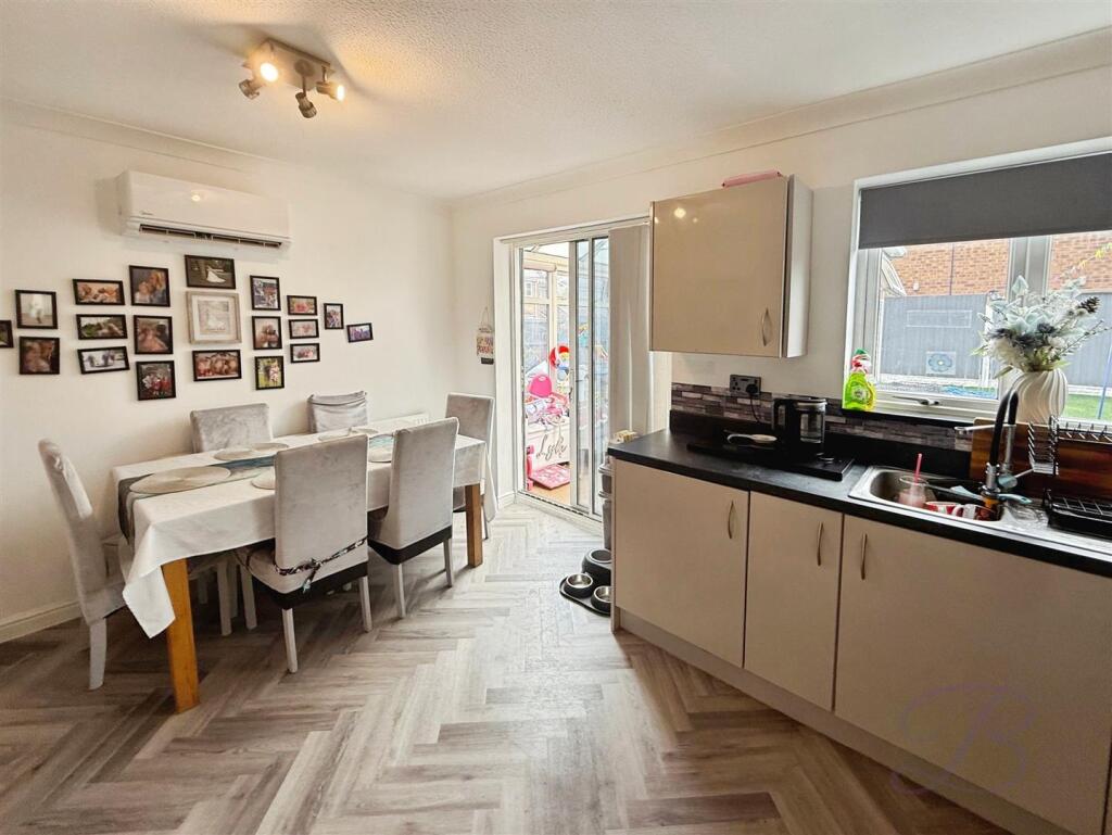 House in Doncaster - View 4