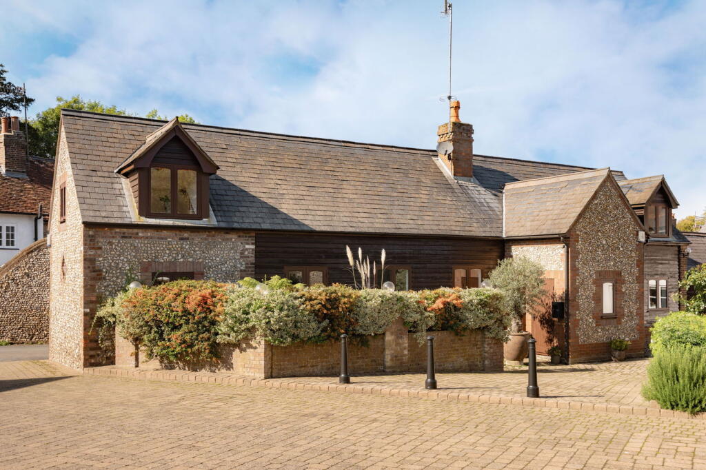 Main image of property: Piccotts End, Hemel Hempstead, Hertfordshire HP2