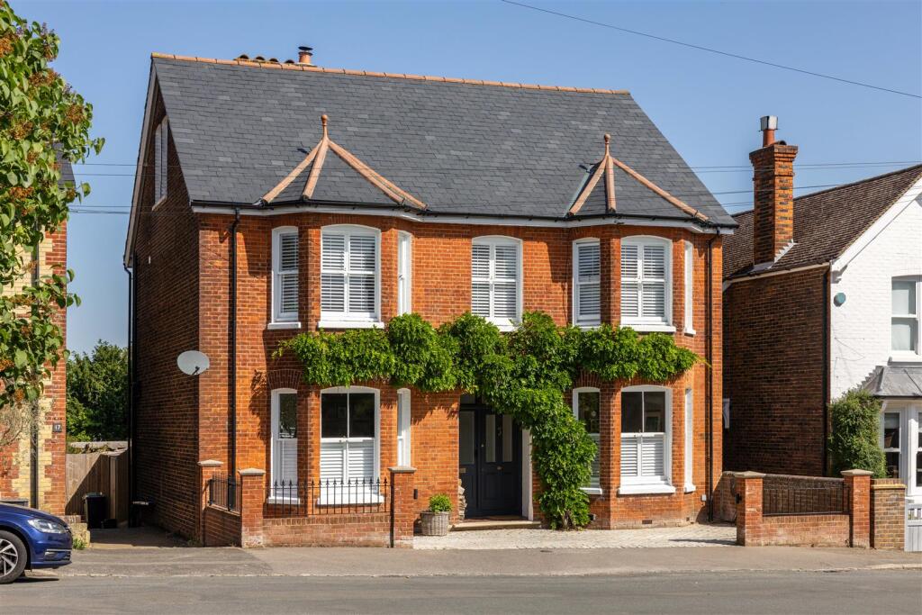 House in Reigate and Banstead, Woodhatch