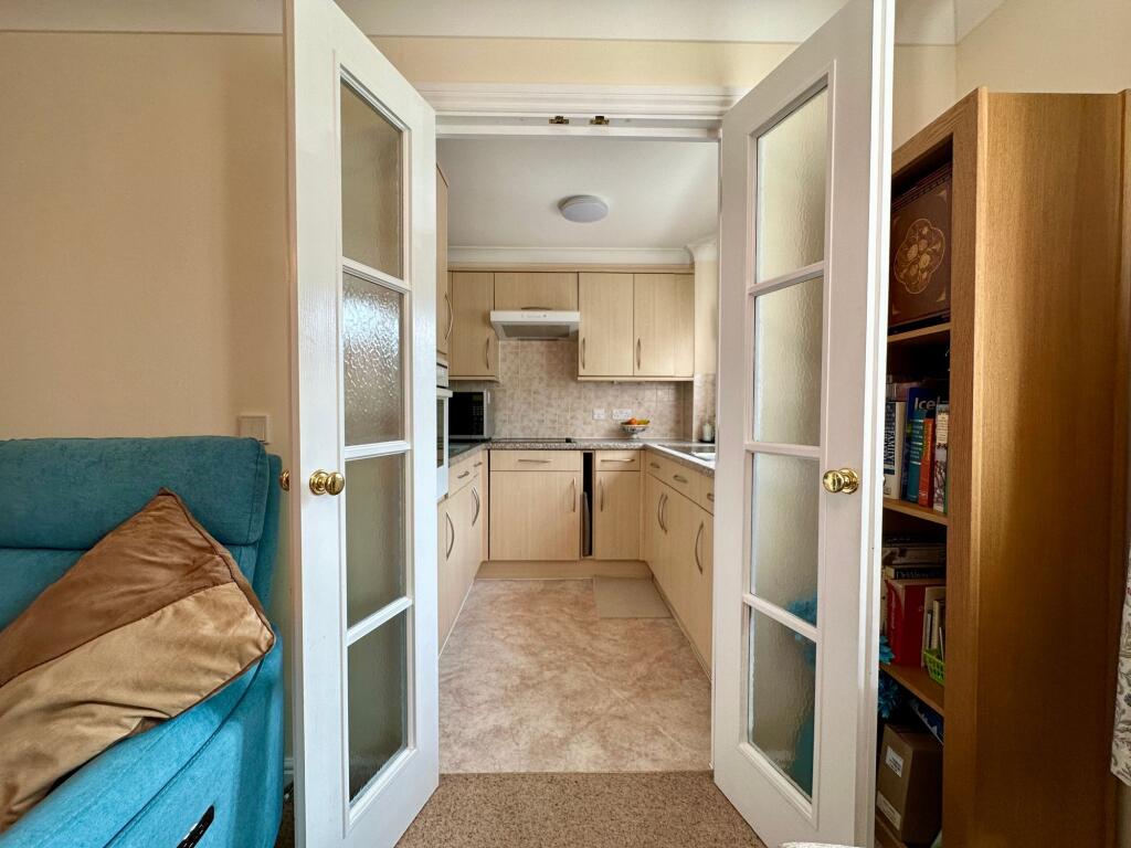 Apartment in Basildon, Great Burstead and South Green - View 4