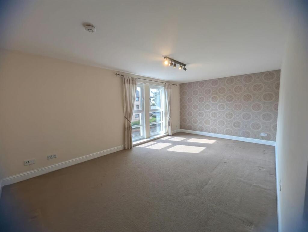 Apartment in Paisley, Inverclyde - View 2