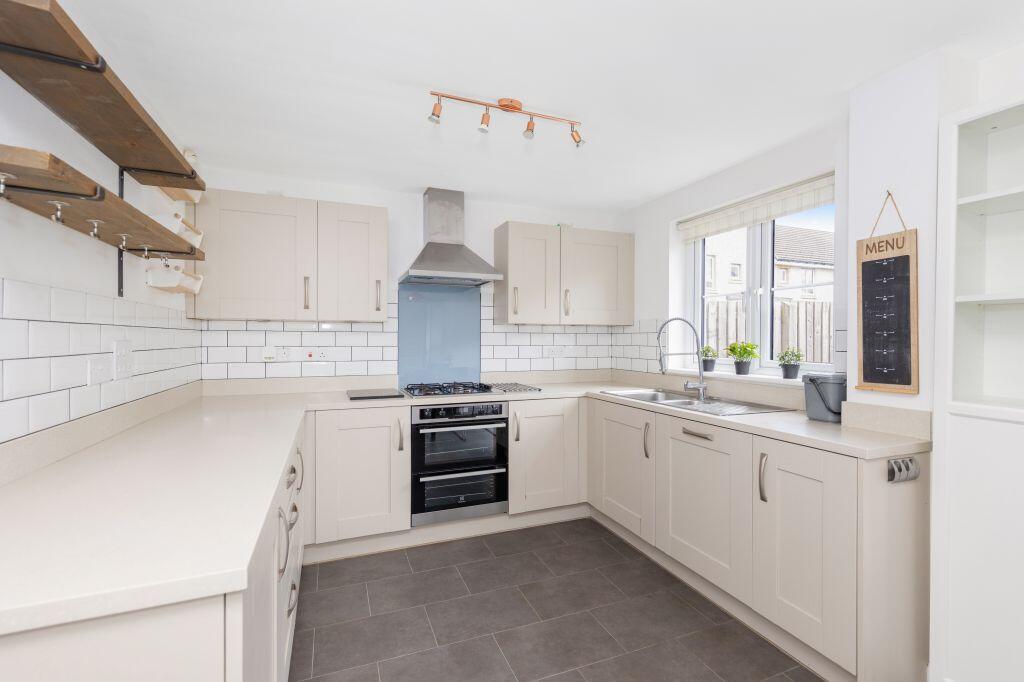 House in Edinburgh, Duddingston Gardens, Craigmillar - View 4