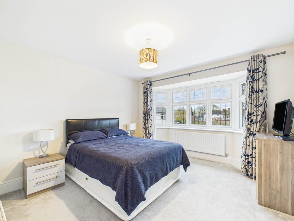 Medlar Street, Weston Turville - View 6