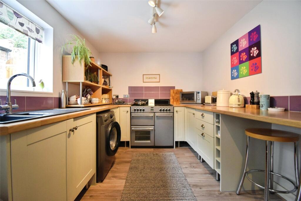 House in Luton, Ivinghoe - View 4