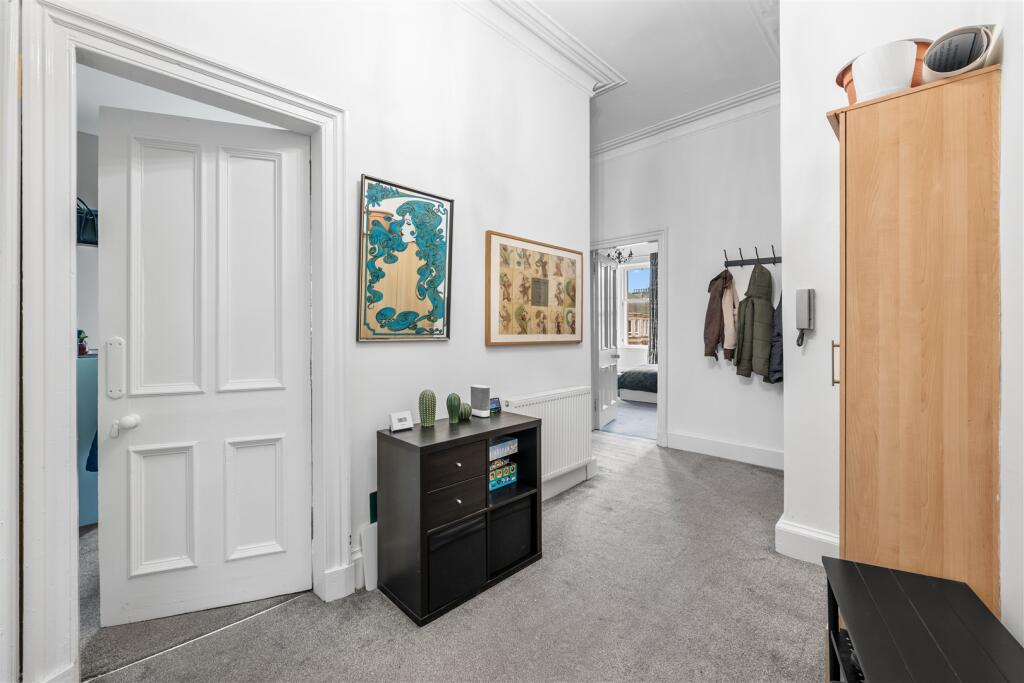 Apartment in Glasgow, Woodlands - View 4